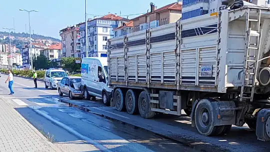 Bartın'da 4 araç birbirine girdi