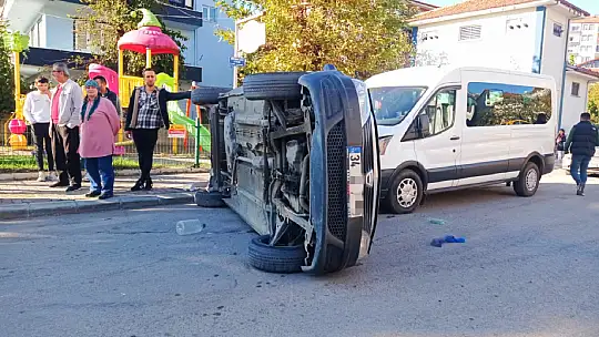 Gelin arabası ile çarpıştı