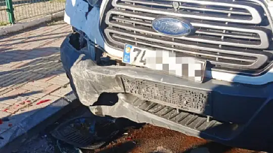 Gelin arabası ile çarpıştı