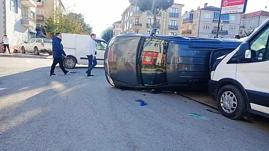 Gelin arabası ile çarpıştı