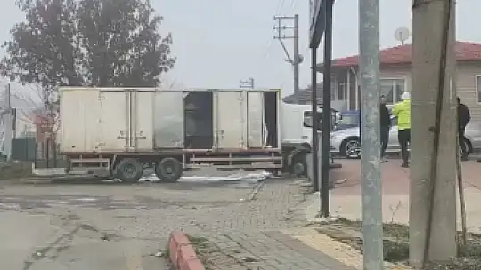 Patlayıcı yüklü kamyon duvara çarptı