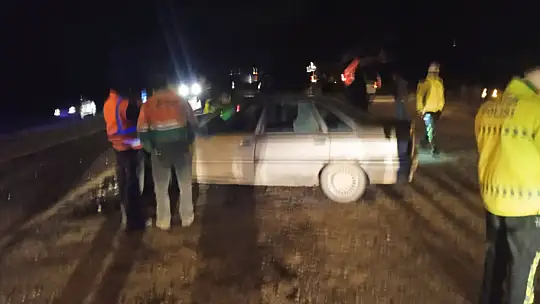 İki otomobil çarpıştı, yaralılar var