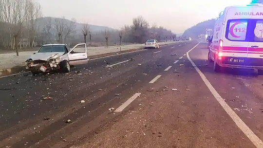 İki otomobil çarpıştı