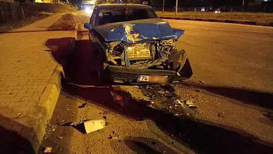 Yolcu servisine arkadan çarptı