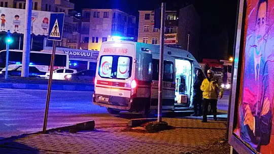 Yolcu servisine arkadan çarptı