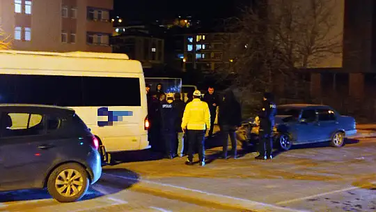 Yolcu servisine arkadan çarptı