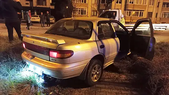 Arabayı bırakıp gitti