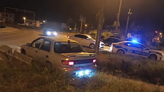 Arabayı bırakıp gitti