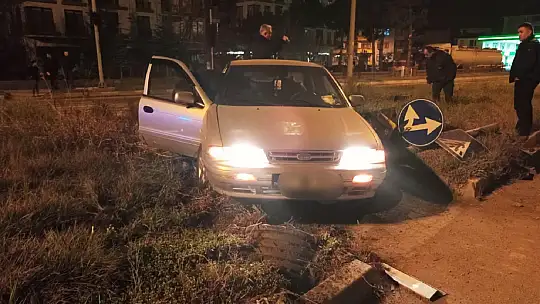 Arabayı bırakıp gitti
