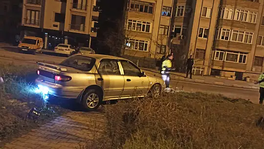 Arabayı bırakıp gitti