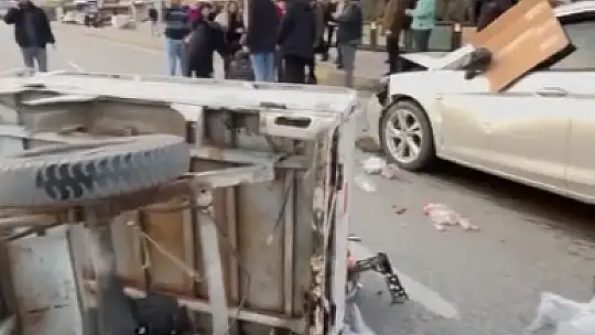 Yaya geçidinde çarpıştılar