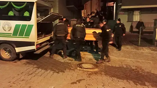 Polisler balkondan içeri girdi