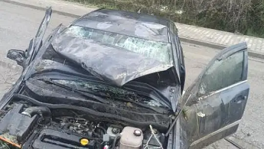 Kontrolden çıkan araç takla attı