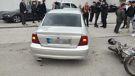 Akaryakıt istasyonu önünde kaza