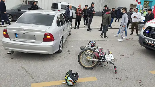 Akaryakıt istasyonu önünde kaza