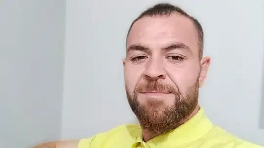 Oğlunun tabutunun başında gözyaşı döktü