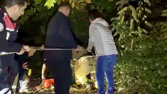 Karanlıkta ırmak kenarına yuvarlandı