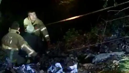 Karanlıkta ırmak kenarına yuvarlandı
