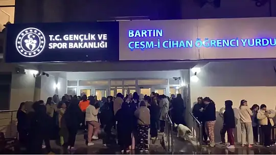 Öğrencilerden çamurlu su tepkisi