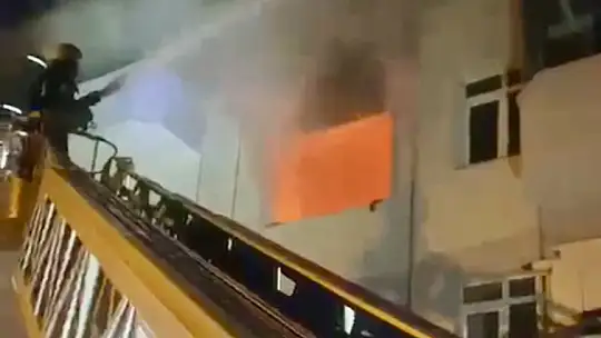 Yangında binadakiler tahliye edildi