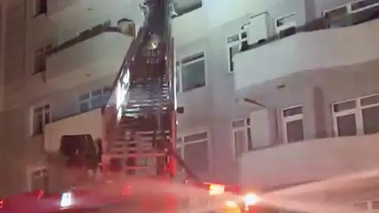 Yangında binadakiler tahliye edildi