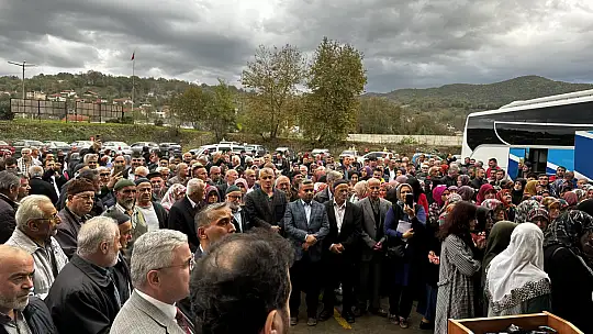 Kozcağız'dan 43 umreci uğurlandı
