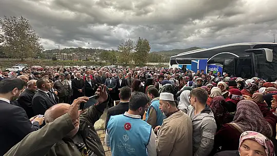 Kozcağız'dan 43 umreci uğurlandı