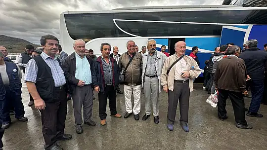 Kozcağız'dan 43 umreci uğurlandı