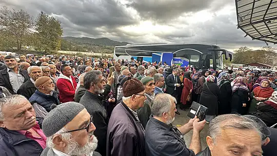 Kozcağız'dan 43 umreci uğurlandı