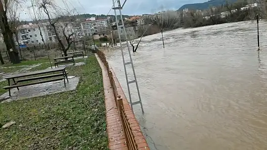 Son dakika, Bartın'da ırmak taştı