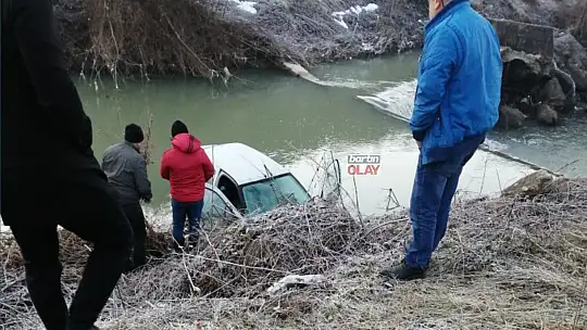 Otomobil dereye uçtu