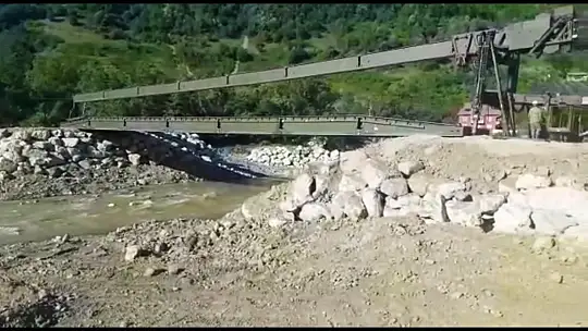 Seyyar köprü jet hızıyla kuruldu