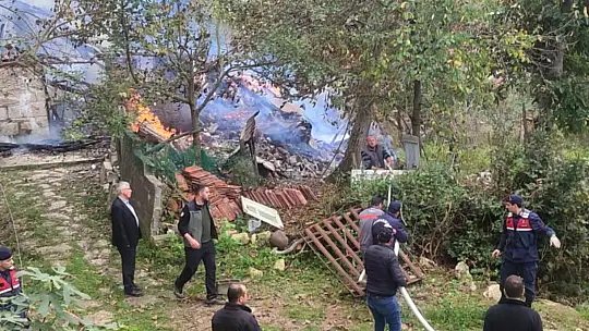 Yaşlı kadının evinde yangın çıktı
