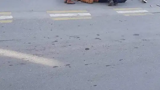 Yere savrulan sürücü yaralandı