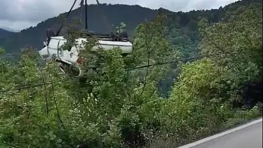 Otomobil Uçuruma yuvarlandı