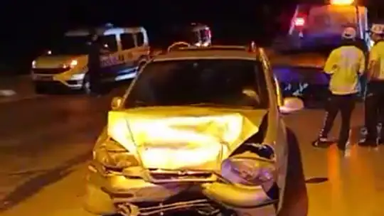 Polis aracına arkadan çarptı