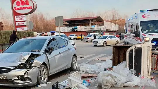 Yaya geçidinde çarpıştılar