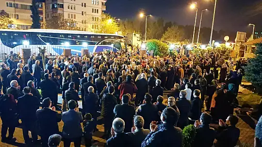 90 kişi dualarla Kutsal yolculuğa çıktı