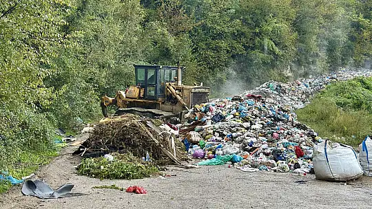 Çevre skandalı, Çöpler yola döküldü