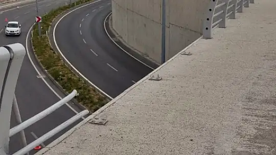 Aşağı uçmaktan korkuluklar kurtardı