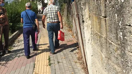 Yıkılmak Üzere Olan Duvar Tehlike Saçıyor