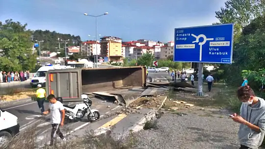 Çevre yolunda kaza, tır devrildi