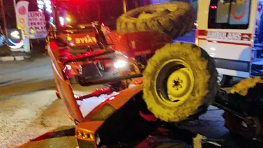 Otomobil ile traktör çarpıştı