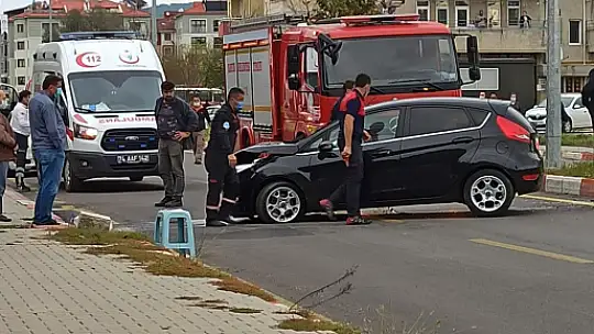 Arkadan çarptı, karşı şeride geçti