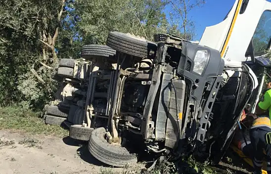 Kamyon ile kamyonet çarpıştı