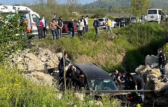 Kontrolden çıkan araç kanala uçtu