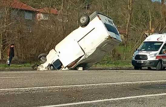 Kontrolden çıkan araç takla attı