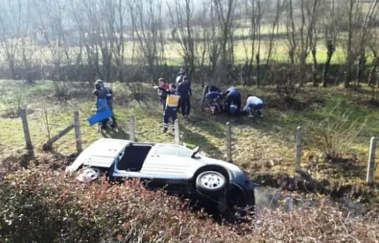 Araç şarampole devrildi