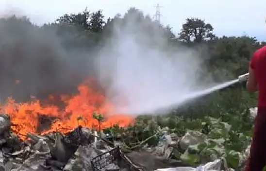 Çöplükte çıkan yangına böyle müdahale edildi