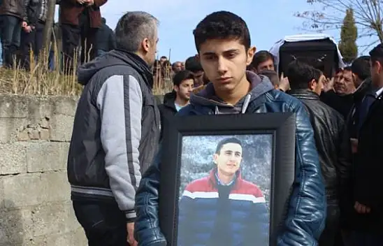 Havalı tüfekle vurulan genç dualarla defnedildi